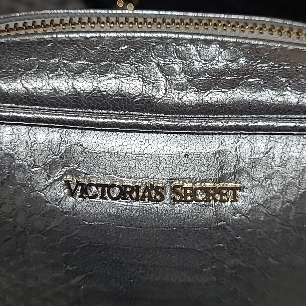 VS Faux Leather Metallic Silver Snakeskin Chain Strap Tassel Crossbody P… - Picture 5 of 16